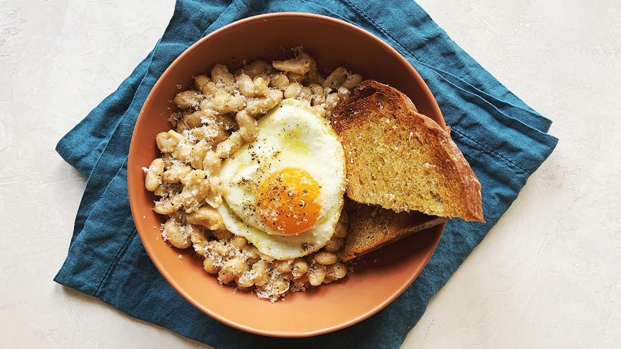 default-341 Bowl of white beans with a fried egg and toast